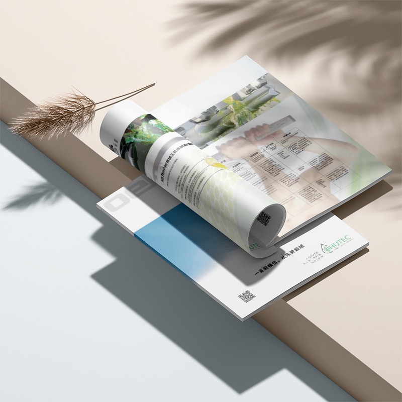 如何通過公司宣傳冊體現統一的品牌語言風格以增強辨識度和親和力？